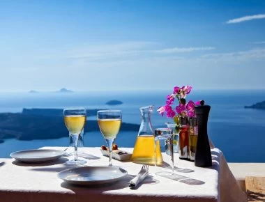 Τα παραδοσιακά πιάτα που πρέπει να δοκιμάσετε αυτό το καλοκαίρι στα ελληνικά νησιά